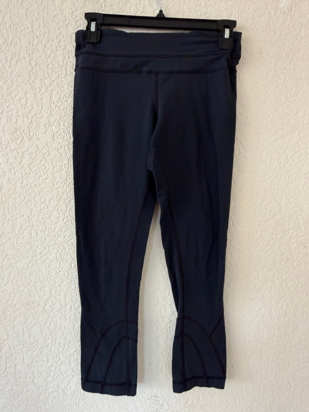 Lululemon black capri leggings